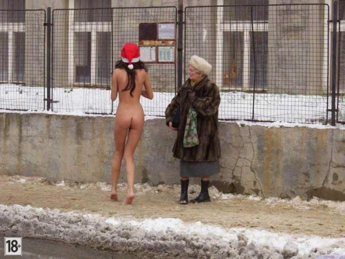 Сочные дырочки без трусиков под юбками